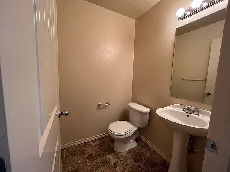 899 W Ashby Dr — Photo 8