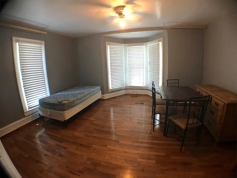 116 N Kinney Ave #1/2 — Photo 7