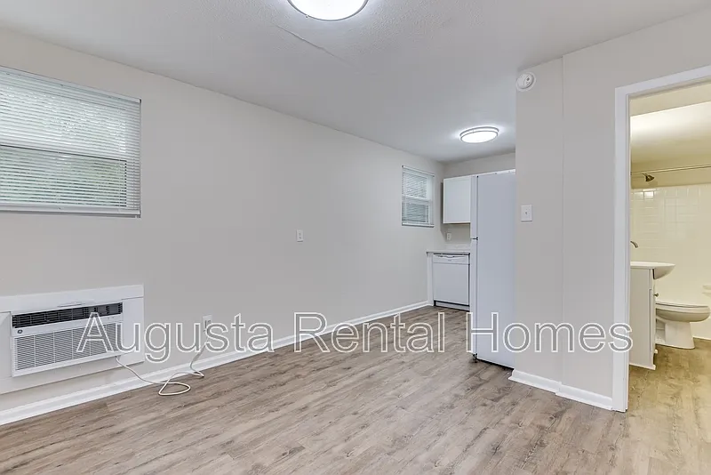 1 bed, 1.0 bath, 523 sqft, $895 — Photo 3