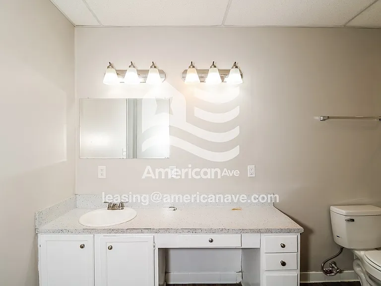 271754_009_wm_-_main_bathroom_13456402.jpg