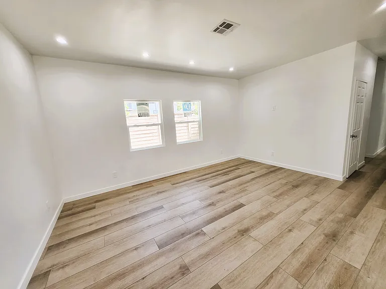 16047 Napa St — Photo 4