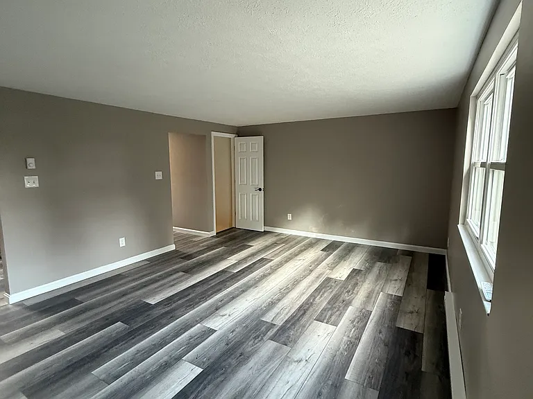 35 Sunnycrest Dr — Photo 12