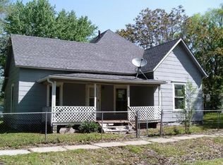230 E 6th St, Adrian, MO 64720