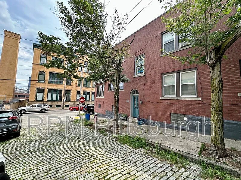 1101 Linden Pl #1 photo 1