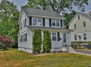 12 Smith St, Waldwick, NJ 07463