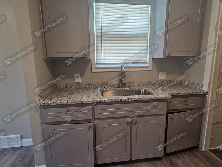 8460 Timken Ave — Photo 19
