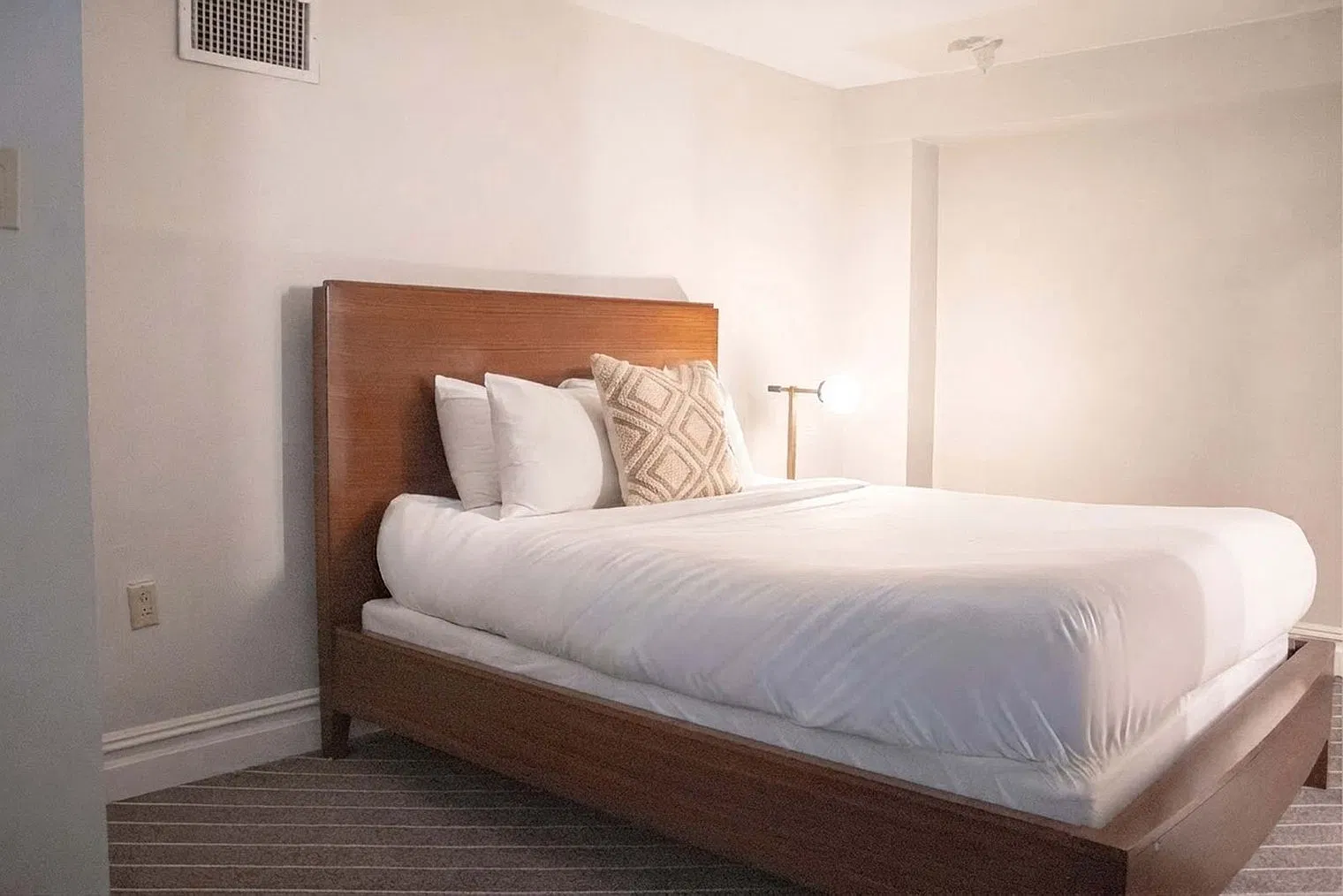 1 bed, 1.0 bath, 495 sqft, $2,062 — Photo 3