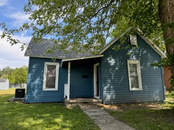 674 S Salt Pond Ave, Marshall, MO 65340