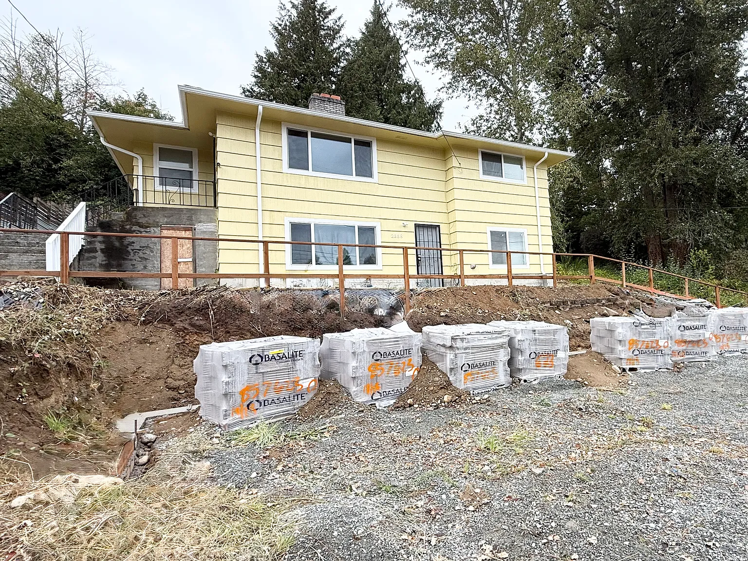 5 bed, 2.5 bath, 2060 sqft, $3,200 — Photo 3