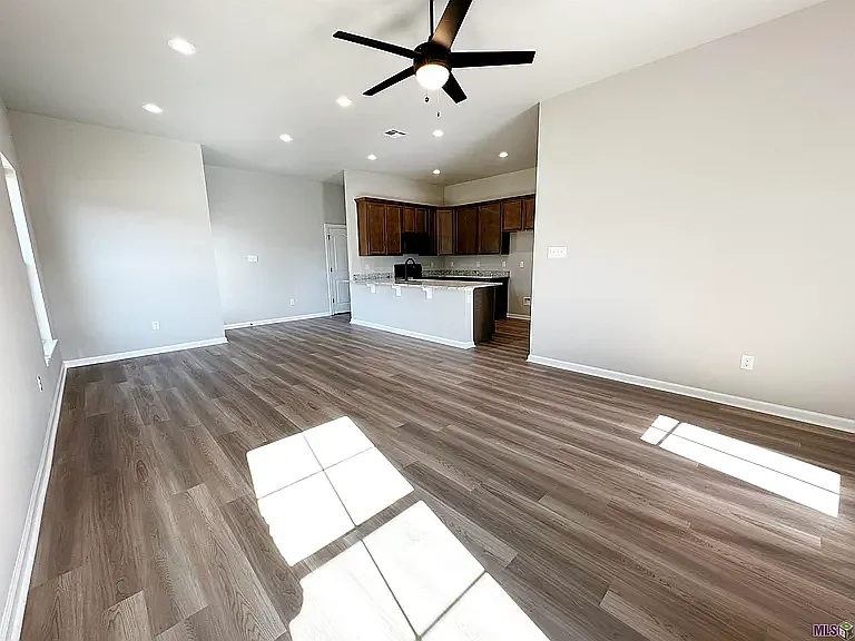 4 bed, 1516 sqft, $2,325 — Photo 4
