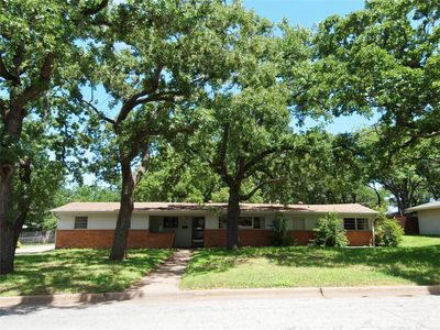 1431 Brazos St, Graham, TX, 76450