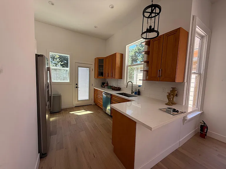 927 Chester St #1 — Photo 4