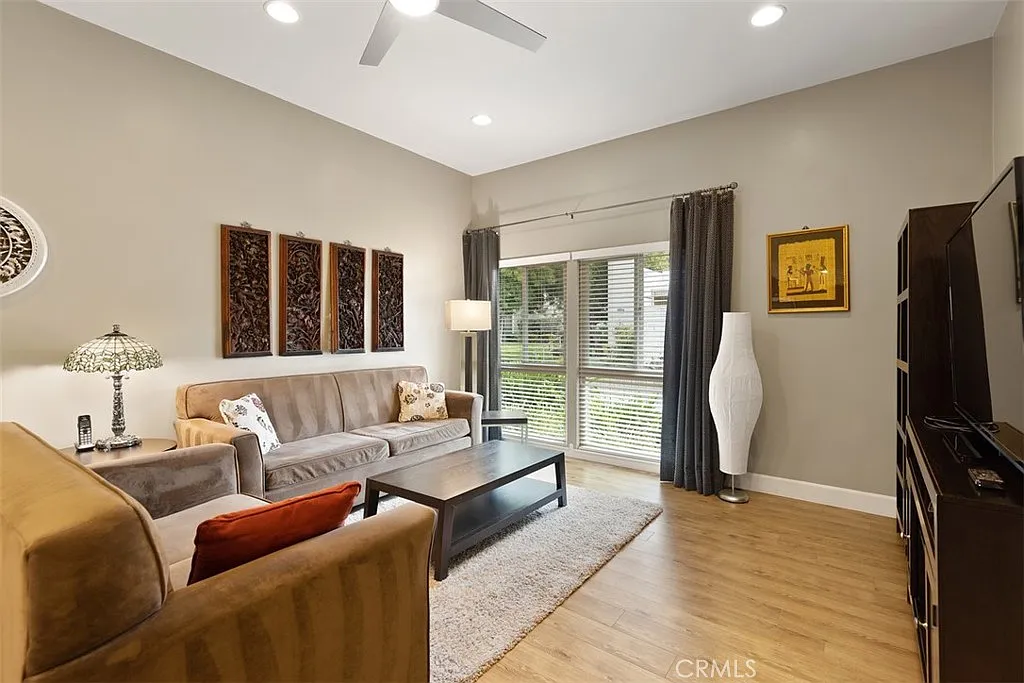 2 bed, 866 sqft, $2,900 — Photo 4