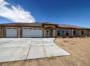 5539 S Hollister Rd, Phelan, CA 92371