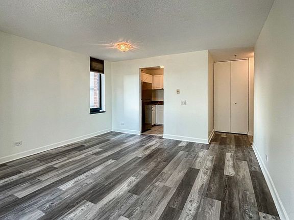 5th image of 3660 N Lakeshore Dr #611