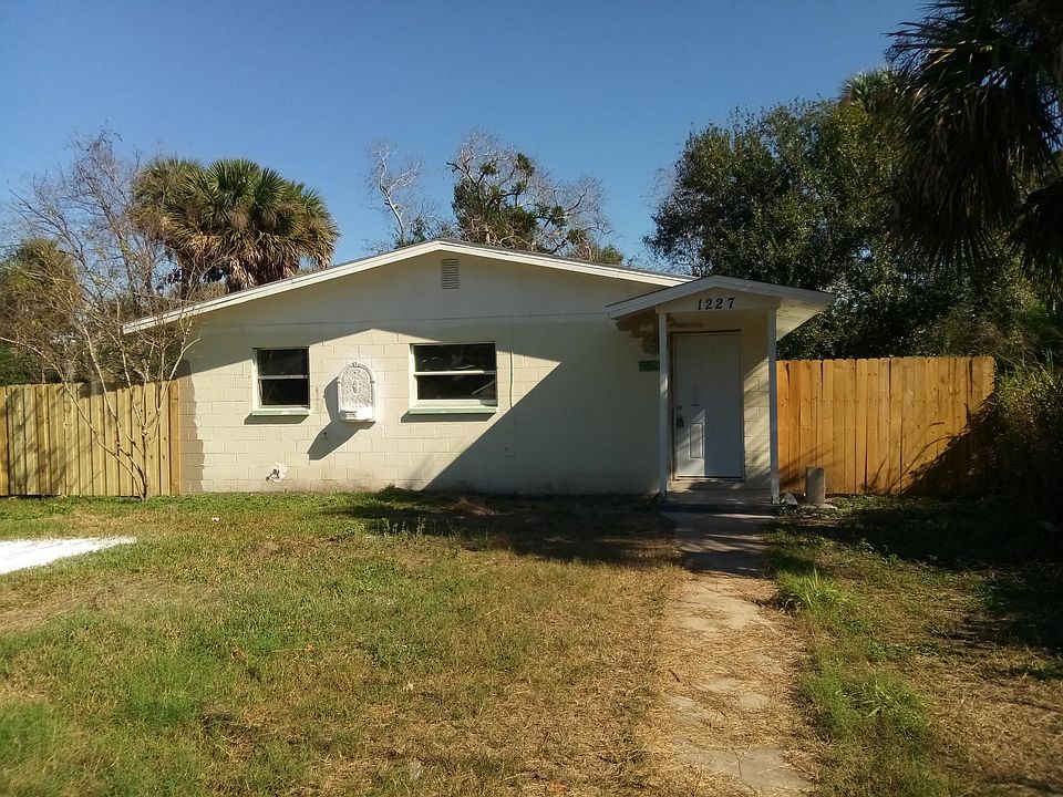 1st image of 1227 1st Ave