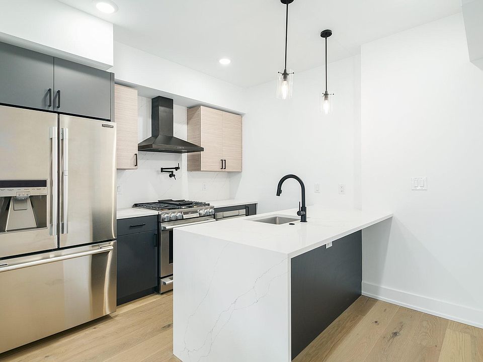 Stunning chef's kitchen.