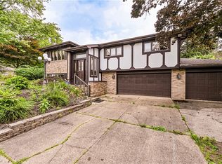 4045 Blue Willow St, Irwin, PA 15642