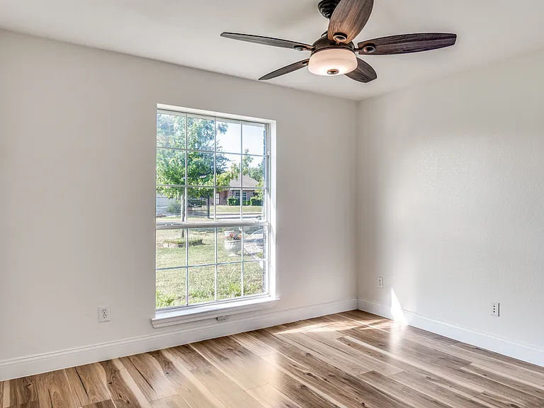 1010 Oakbrook Dr — Photo 9