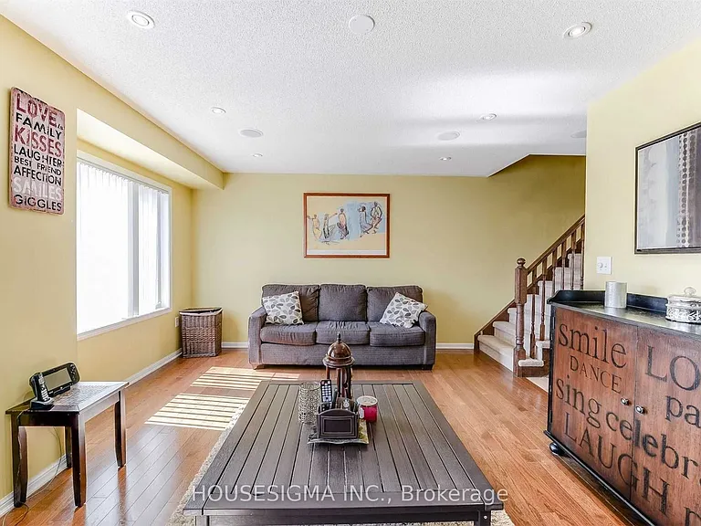 92 Lathbury St — Photo 3