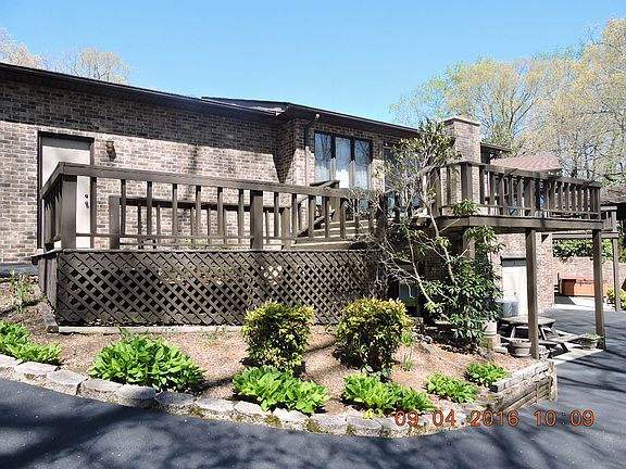 3rd image of 215 Trotters Cir