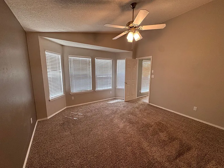 9701 Tapatio Dr NW — Photo 19