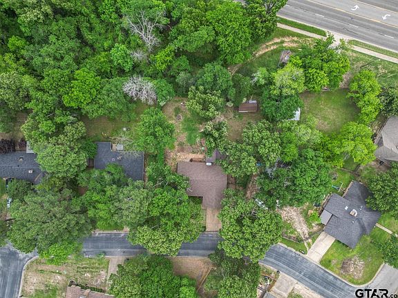 3rd image of 15165 Northwood Dr