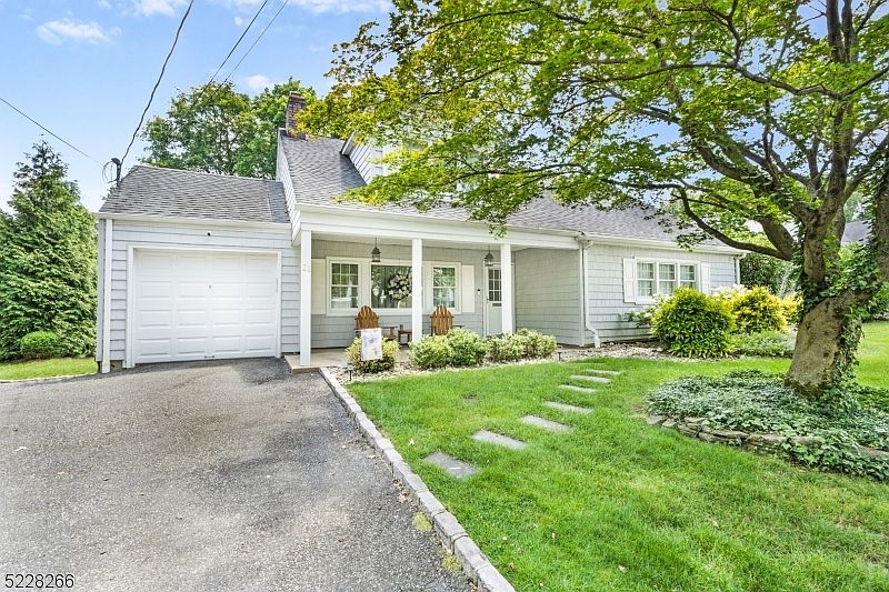 1st image of 21 Ardsleigh Dr