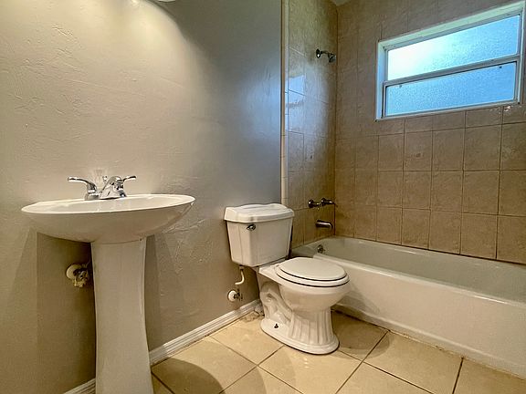 3rd image of 1506 NE 28th Ave