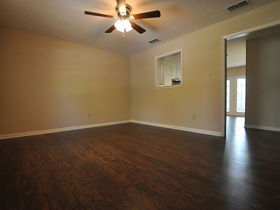 4th image of 300-312 Memory Ln #304
