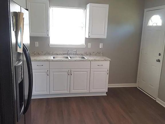 3rd image of 141 Seminole Ct