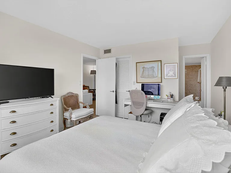 9820 S Hollybrook Lake Dr #306 — Photo 5