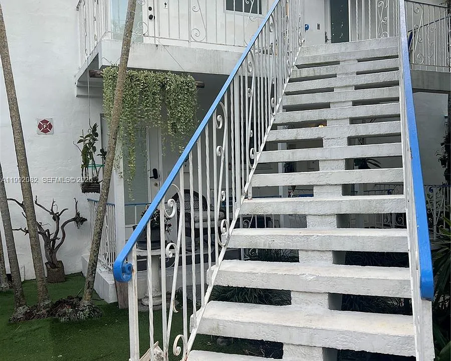 225 SE 16th Ave #3