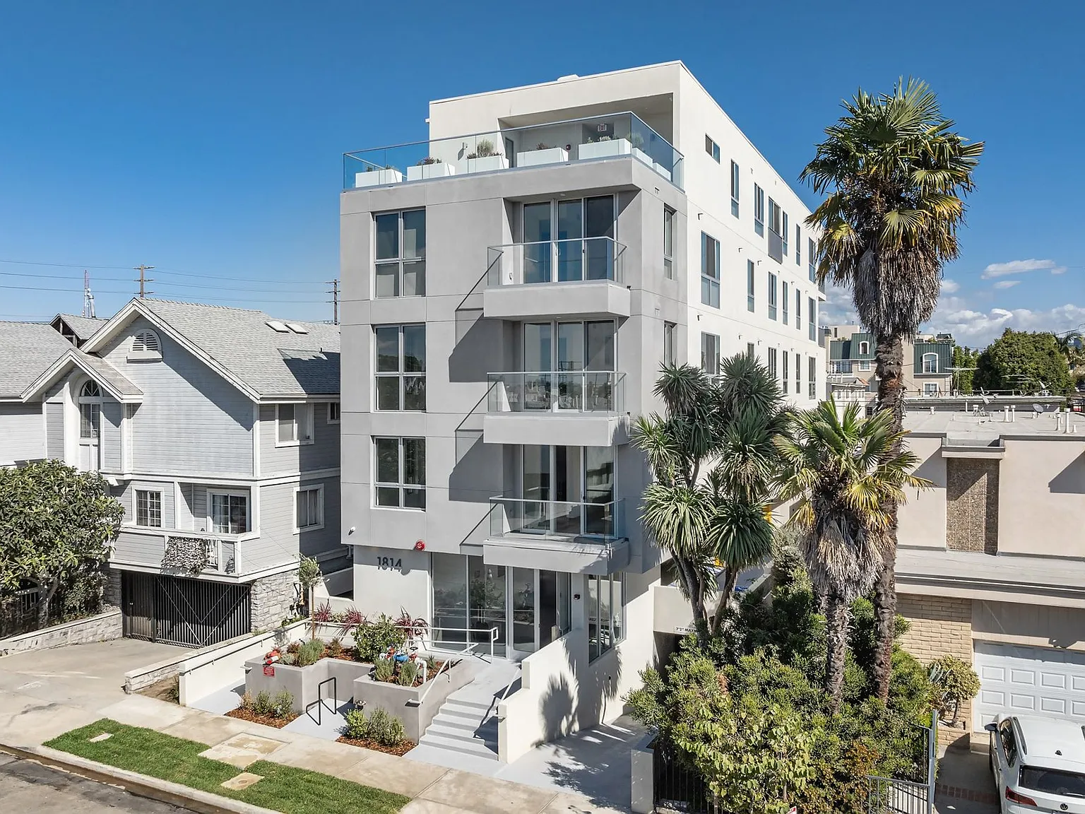 Federal Apartments — Photo 1