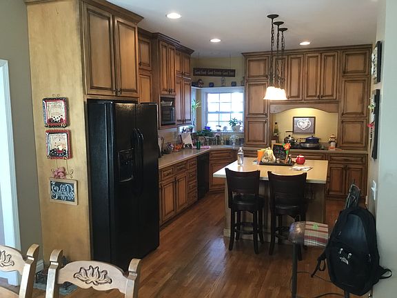 4th image of 26 Renee Dr