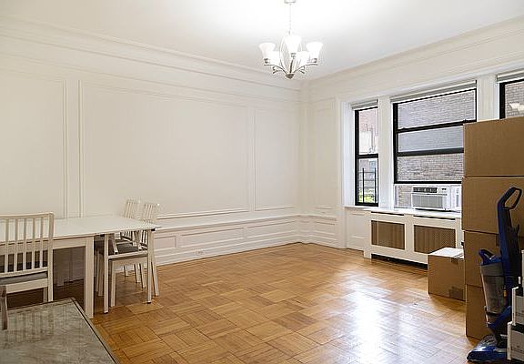 5th image of 230 W 79th St #32N