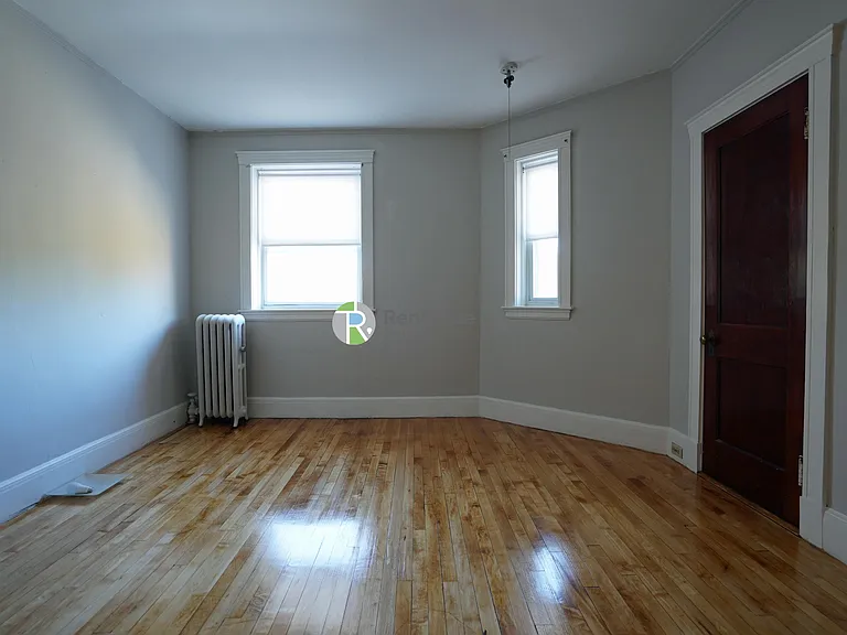 90 Cypress — Photo 14