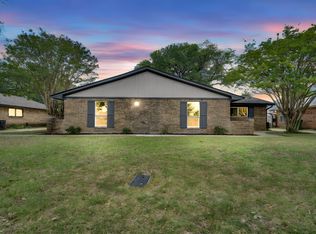 411 Gingerbread Ln, Waxahachie, TX 75165