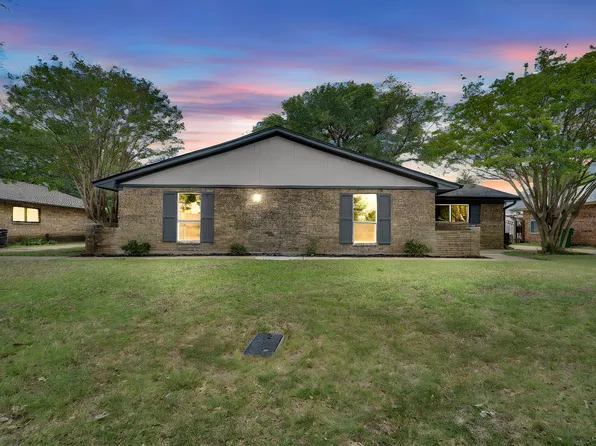 411 Gingerbread Ln, Waxahachie, TX 75165