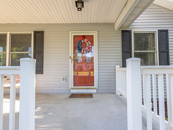 5th image of 814 E Edwards Ave