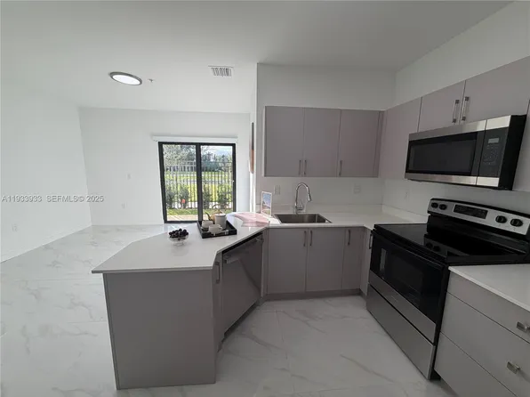 2310 E 4th Ave #205, Hialeah, FL 33013