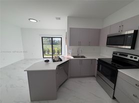 2310 E 4th Ave, Hialeah, FL