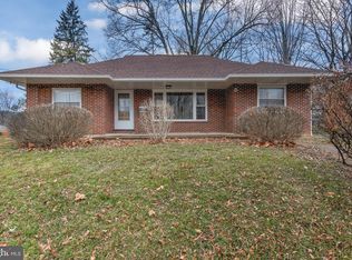 8 Forge Rd, Camp Hill, PA 17011