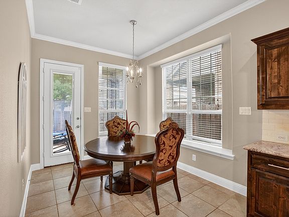 4th image of 510 Garden Ave