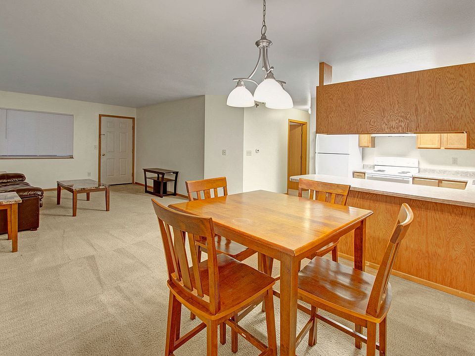 Dining room at Dakota Apartments