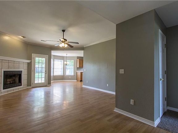 2nd image of 1664 N Desarc Way