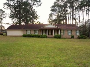 3 Kamelia Dr, Hawkinsville, GA 31036
