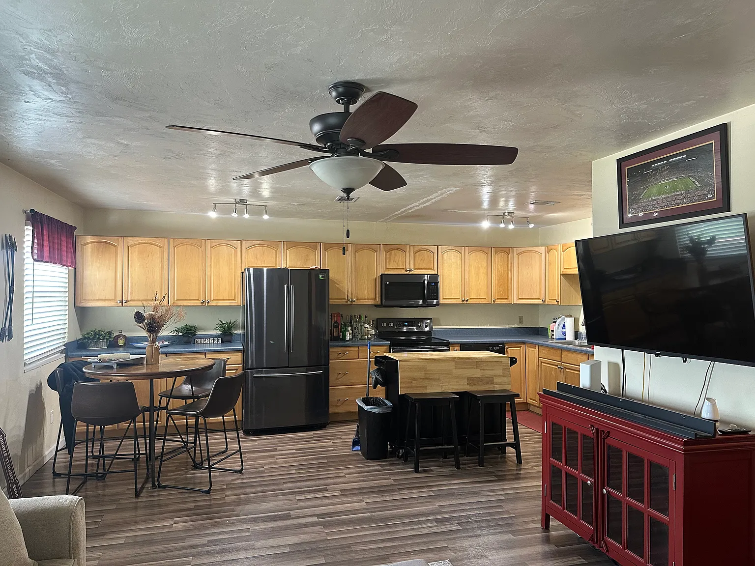 2 bed, 2.5 bath, 1083 sqft, $750 — Photo 2