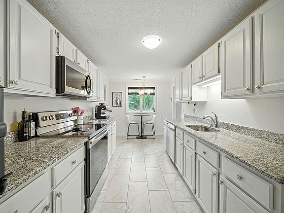 4th image of 12 Ledgewood Way APT 26