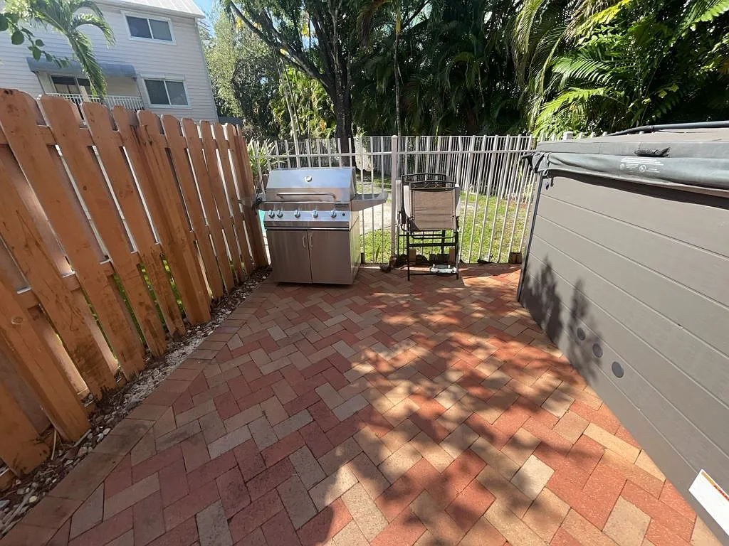 409 Sw 5th St ( Providencia Pond Llc) - 1 — Photo 3